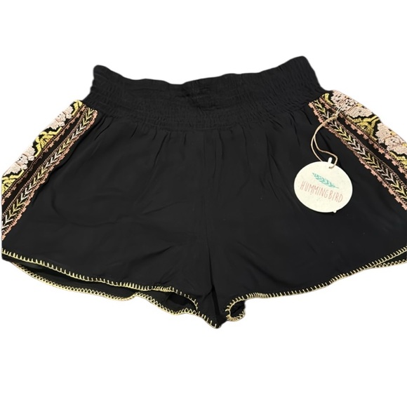 **NWT** Humming Bird Embroidered Short - Picture 3 of 5